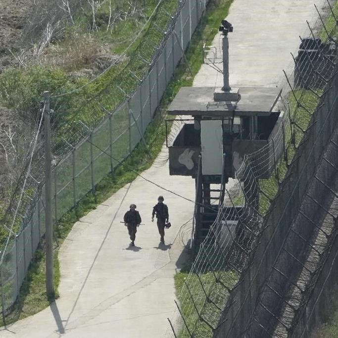 South Korean troops fired warning shots after North Korean soldiers briefly crossed land border